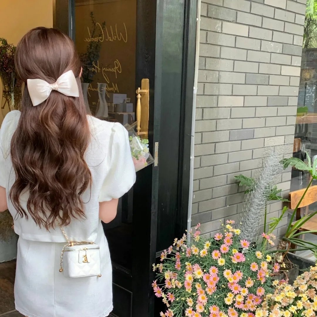 锁红颜